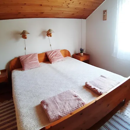 Sunshine Vendeghaz بيت للعطل