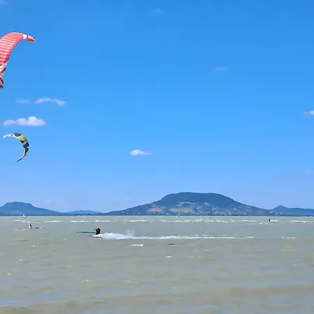 Sunshine Vendeghaz بيت للعطل *